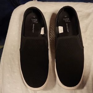 Time and tru black knit loafer